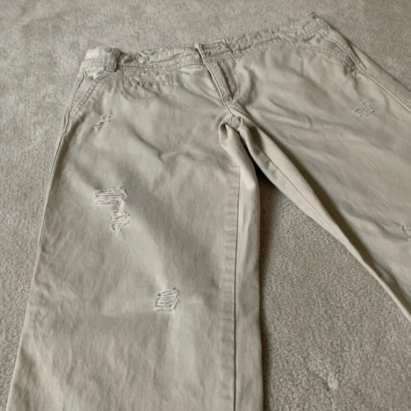 3/$25 American Eagle Outfitters, 100% Cotton, 2 R - Picture 3 of 15